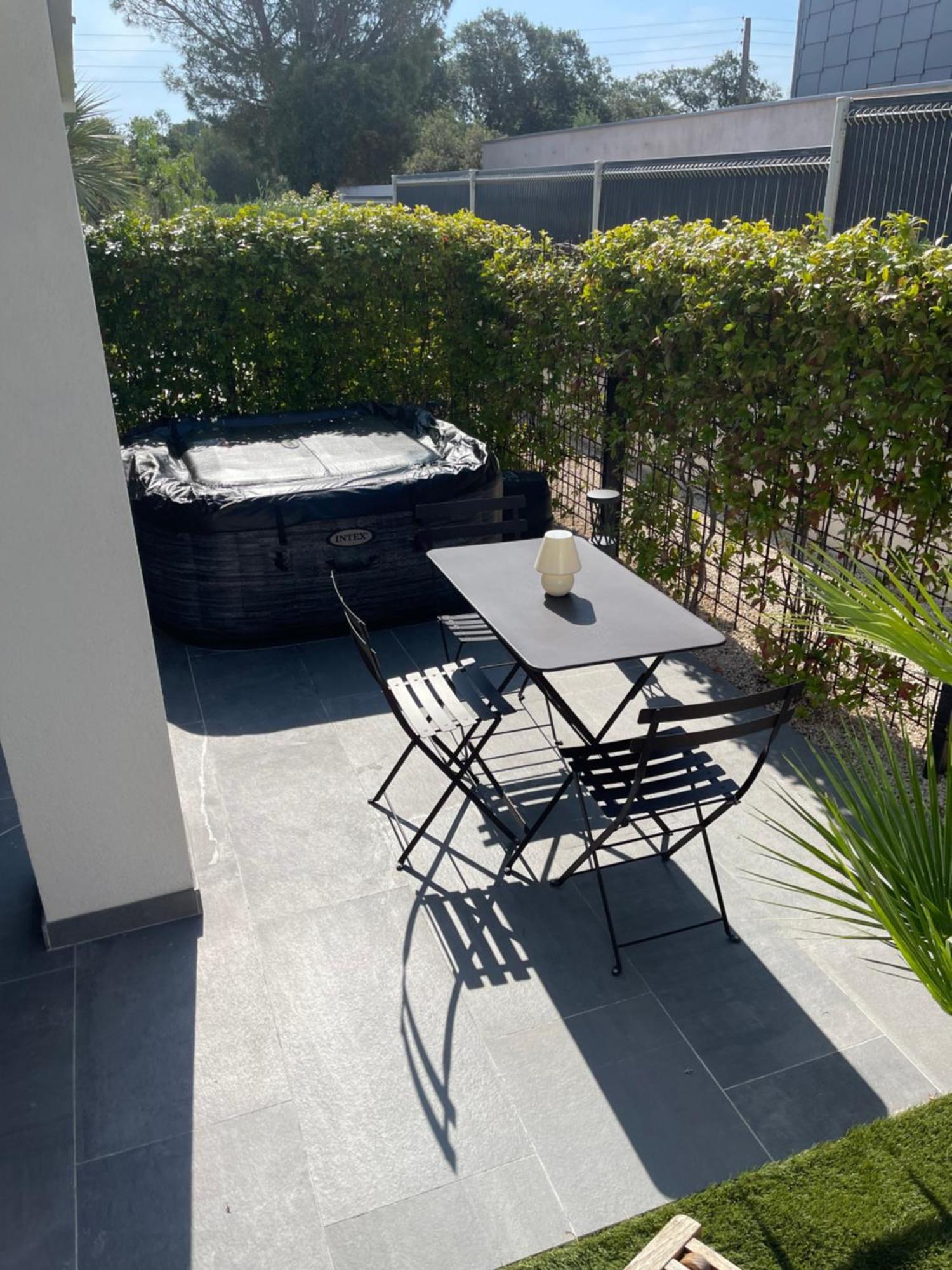Appartement De Caractere Avec Jacuzzi Fréjus Exteriér fotografie